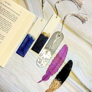 Handcrafted Resin Bookmark – Elegant Floral Design