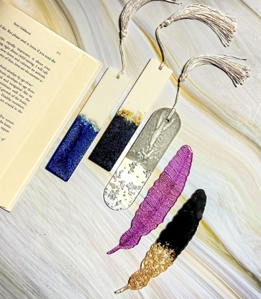 Handcrafted Resin Bookmark – Elegant Floral Design